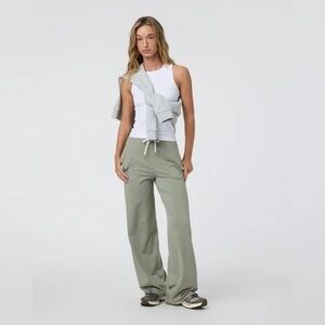 Vuori Halo Essential Wideleg Pant - Short